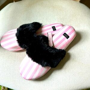 Victoria’s Secret classic slippers with faux fur